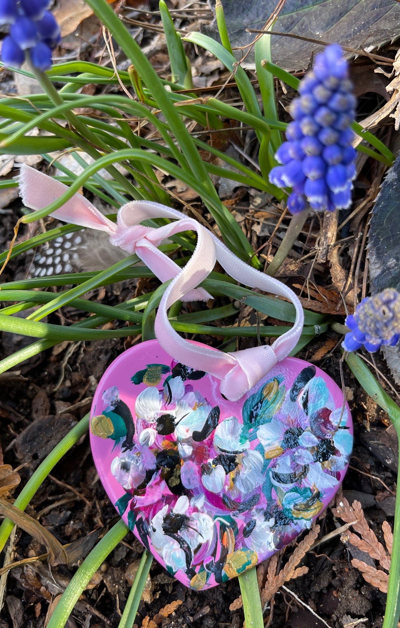 Hand Painted Ceramic Floral Heart by Melanie - Thunbergia